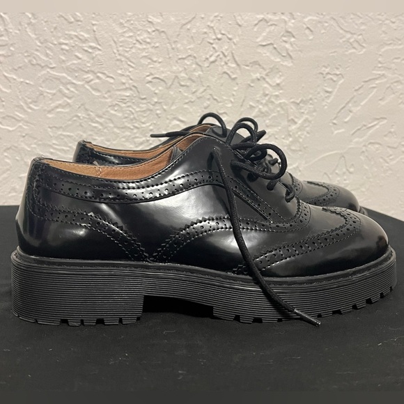 Torrid Platform Lace-Up Oxford Show, BNWOT, Size 8.5 WW - Picture 4 of 6